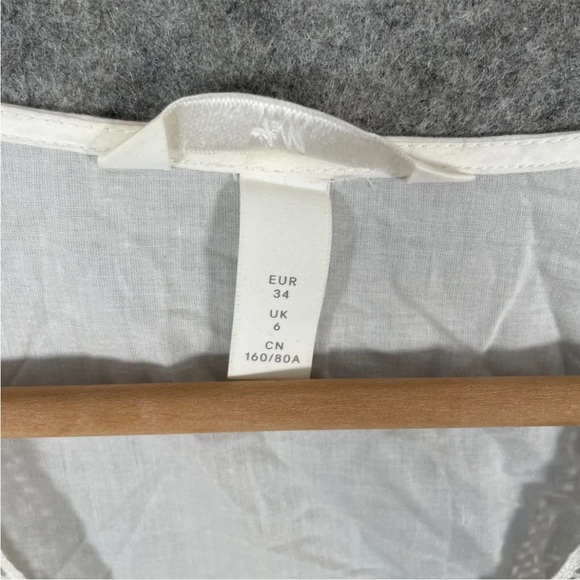 H&M Blouse Size UK 6 Womens White Embroidered Long Sleeve V Neck Ruffle Pullover - Picture 3 of 10